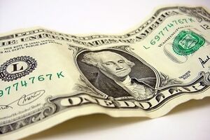 На межбанке гривна подошла к 9 за доллар