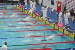 Нагаока ходит в бассейн 4 раза в неделю