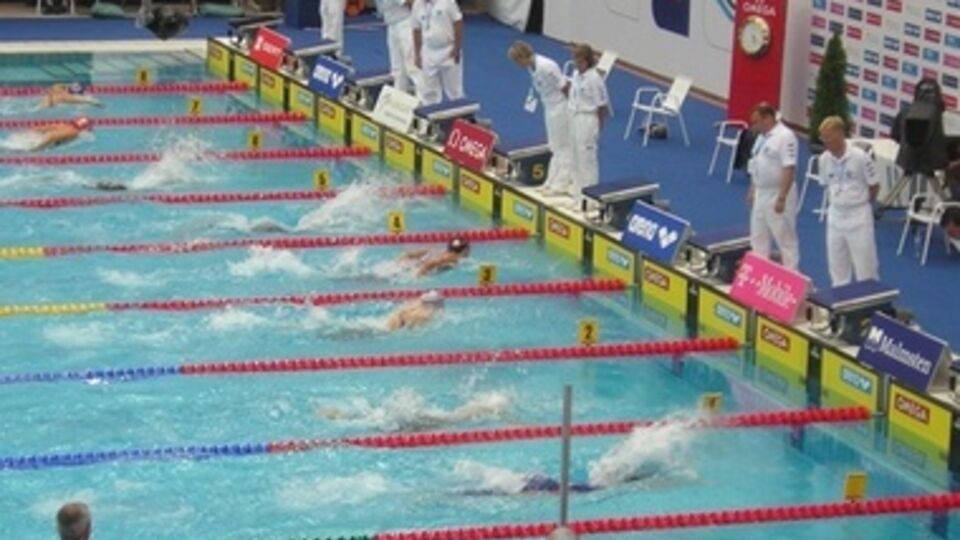 Нагаока ходит в бассейн 4 раза в неделю