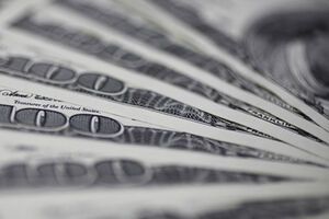 Гривна уступила