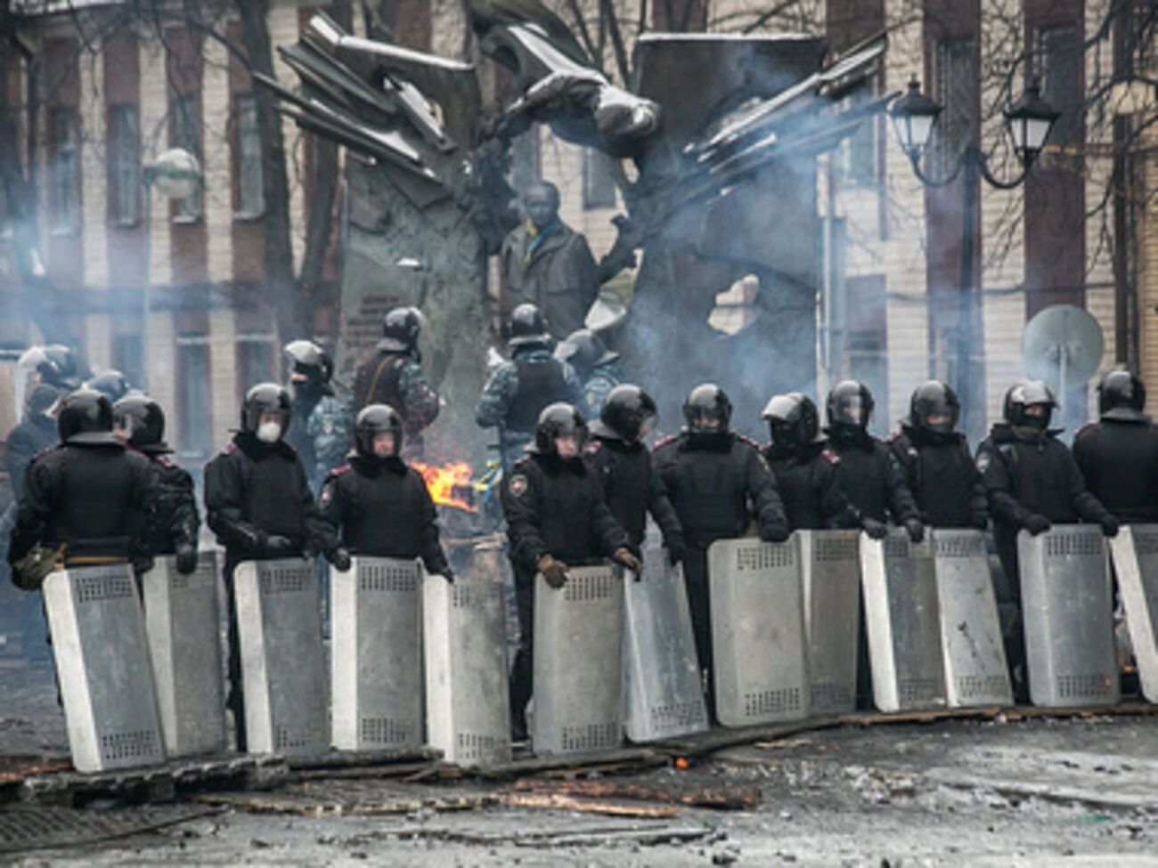 Кордон внутренних войск МВД на улице Грушевского