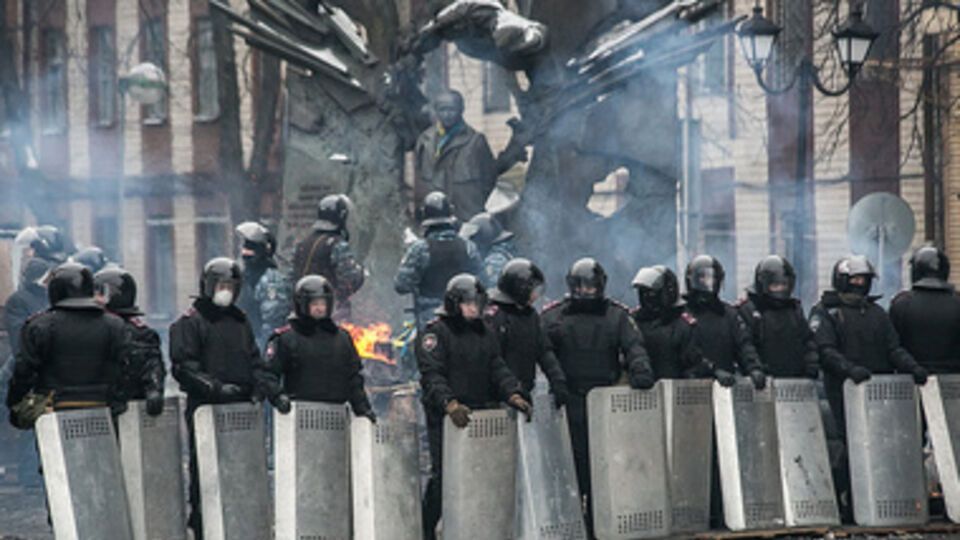 Кордон внутренних войск МВД на улице Грушевского