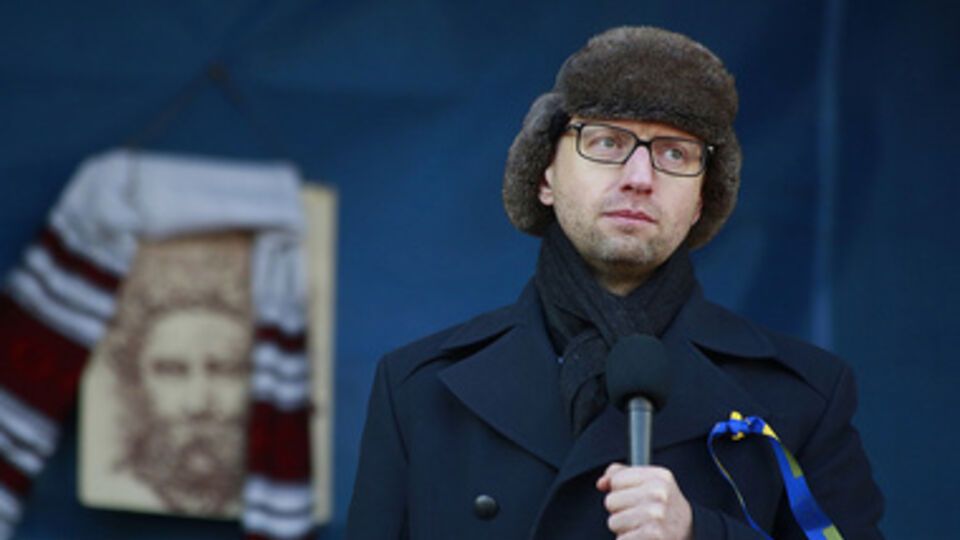 На Народном вече Яценюк рассказал, какой видит новую Конституцию