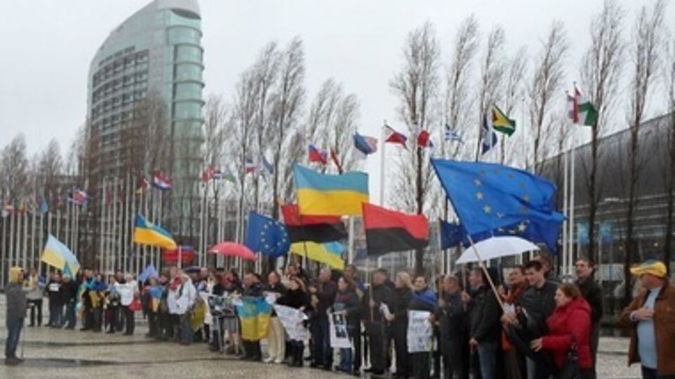 Украинцы в Португалии призвали ЕС ввести санкции в отношении украинских чиновников