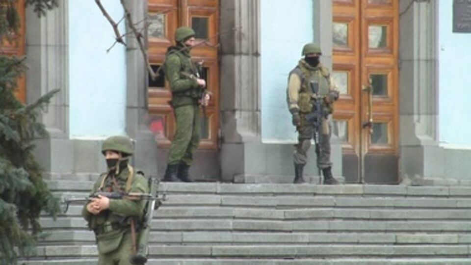 Военные у здания Совета министров