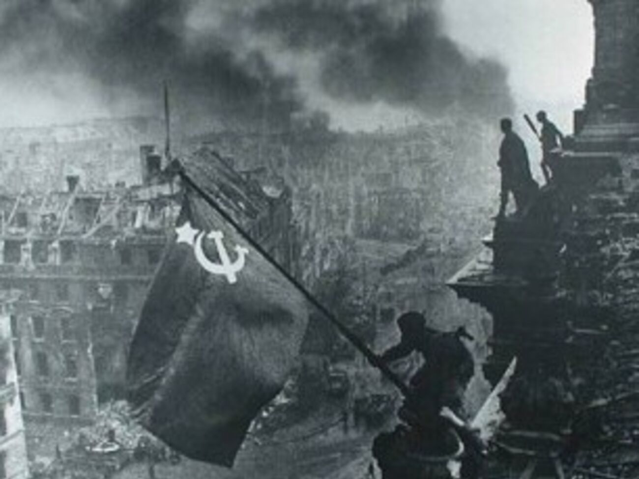 Харьковскую обладминистрацию штурмуют