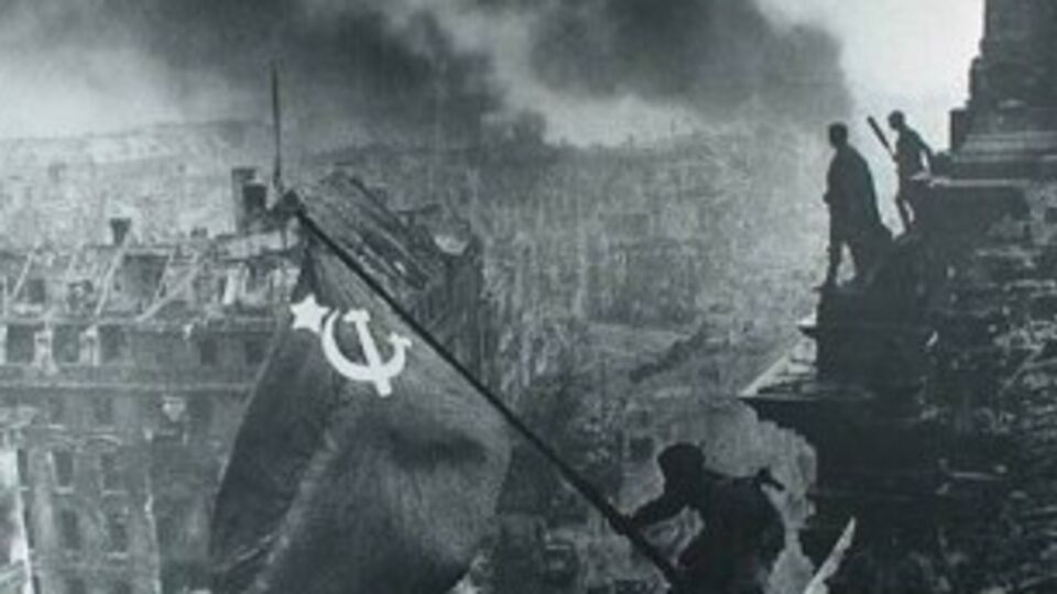 Харьковскую обладминистрацию штурмуют