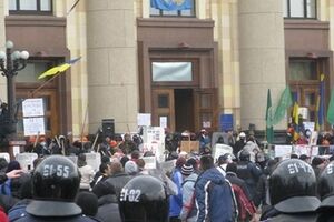 В Харькове штурмовали ОГА