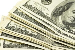 Доллар и евро подешевели