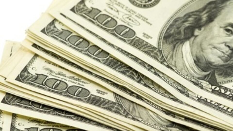Доллар и евро подешевели
