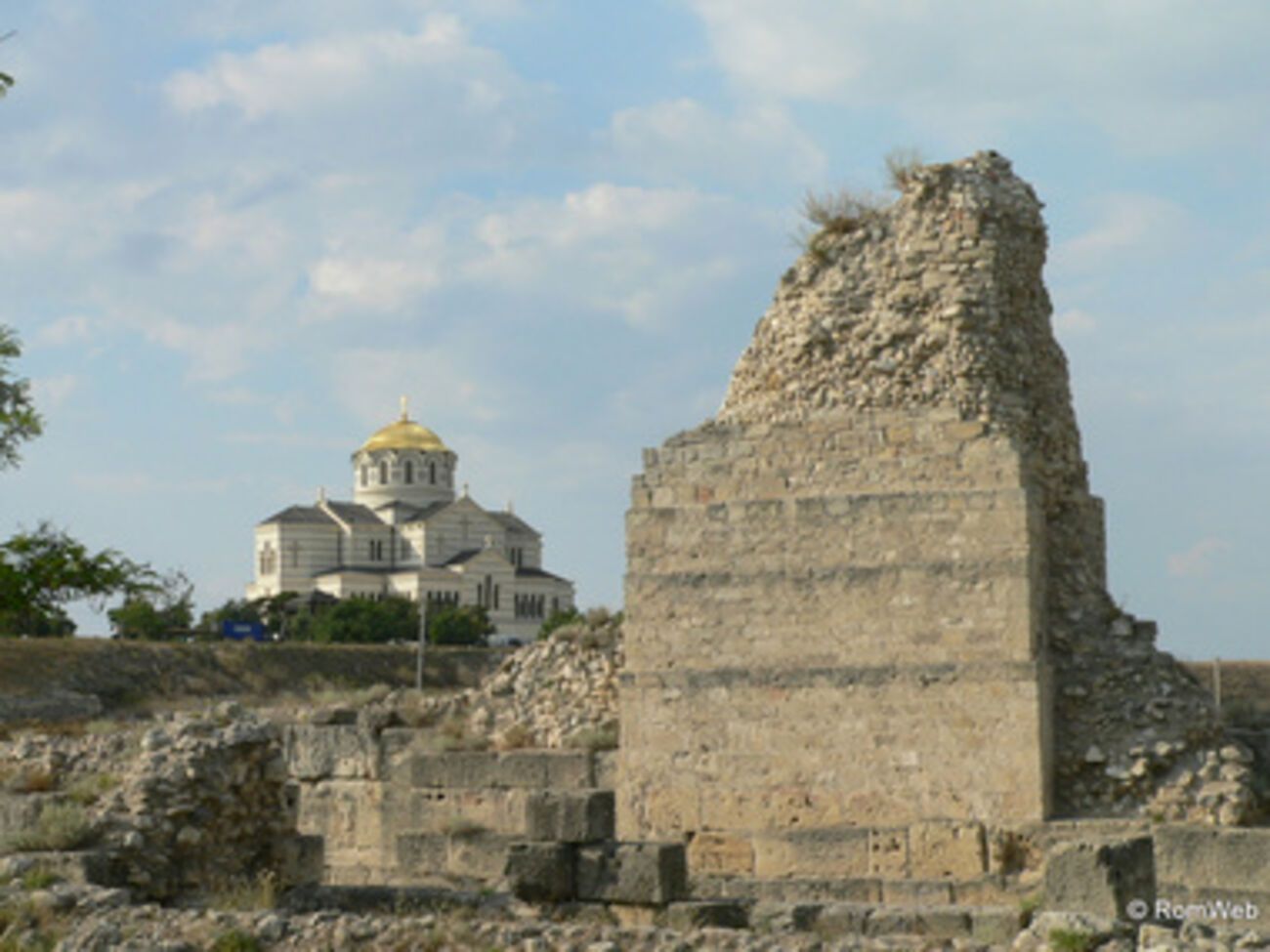 Севастополь стал официально русскоязычным