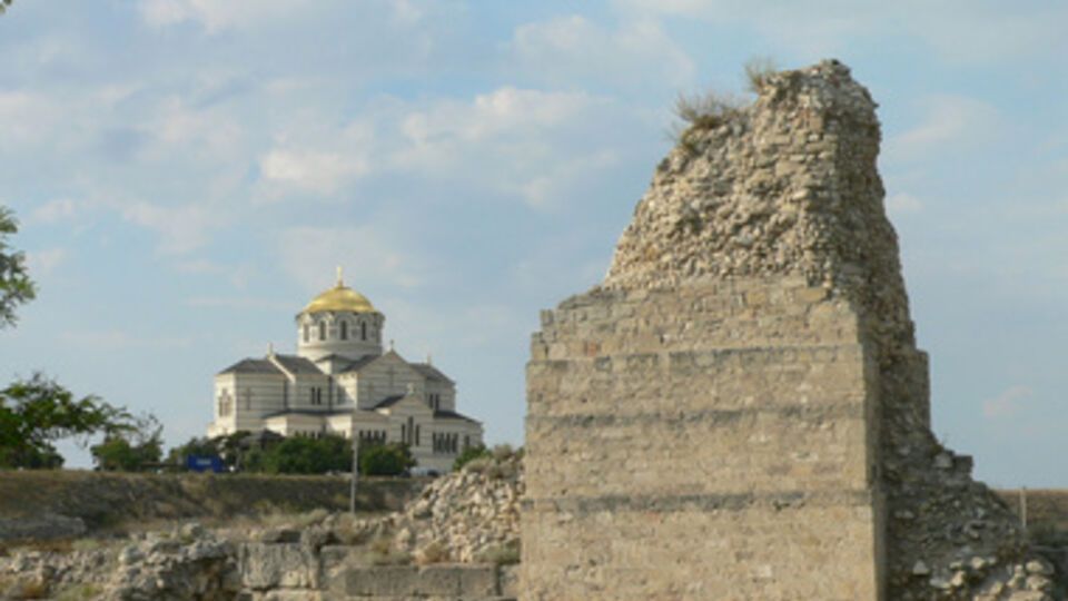 Севастополь стал официально русскоязычным