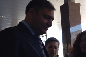 Михаила Добкина сопровождают два автобуса с силовиками