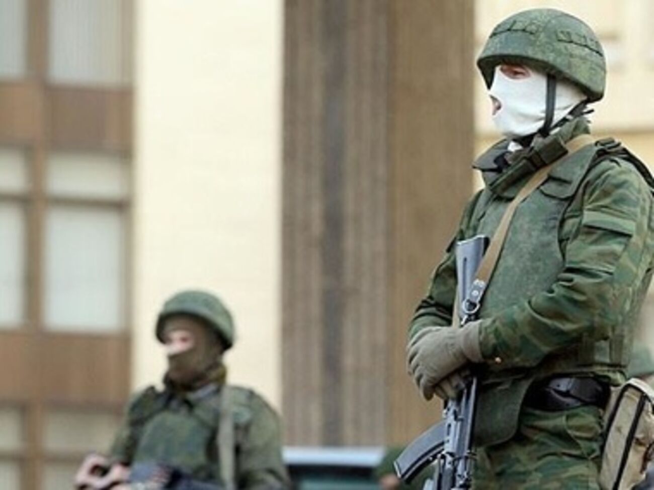 Российские военные каждый день атакуют украинские воинские части в Крыму