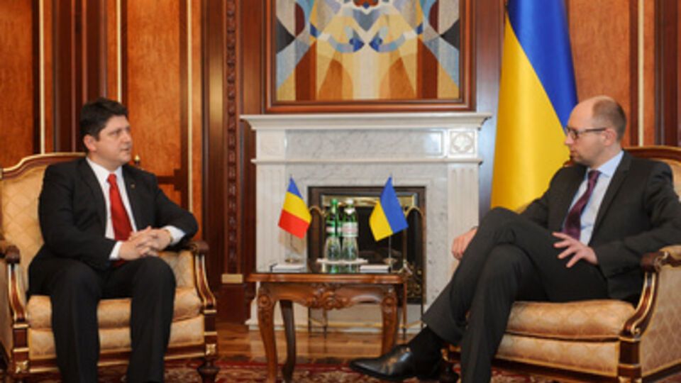 В понедельник состоялась встреча Корлэцяна и Яценюка