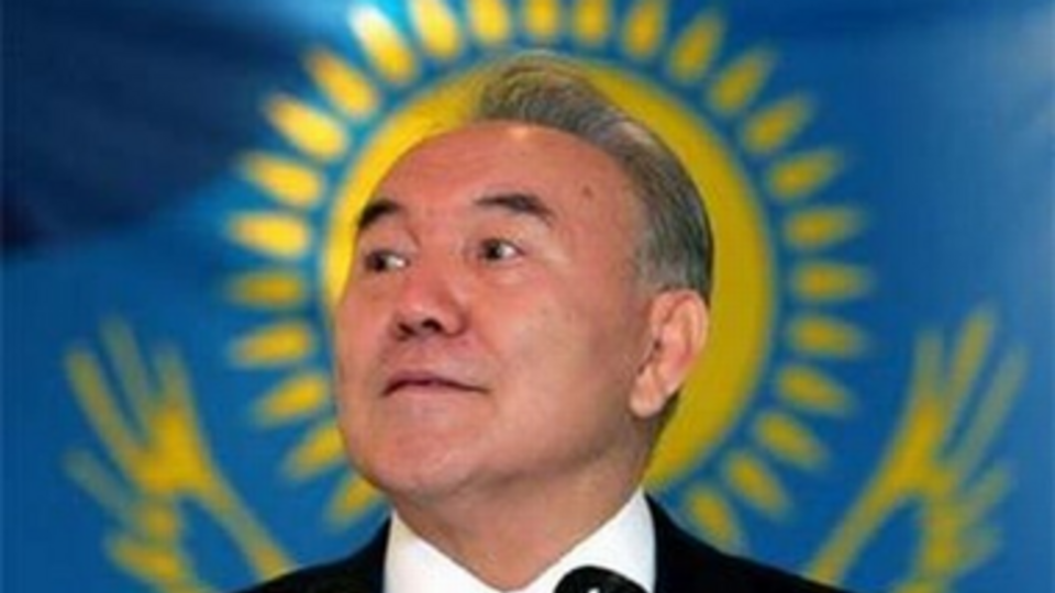 Назарбаев обсудил ситуацию в Украине с Меркель