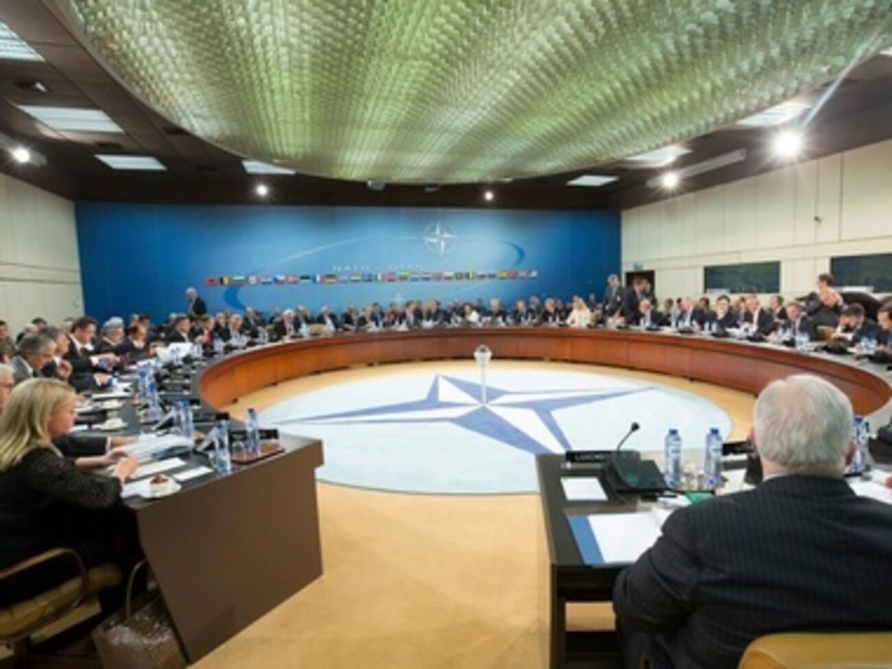НАТО внимательно следит за происходящим в Украине