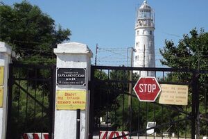 На мысе Тарханкут российский десант пытается захватить военную часть