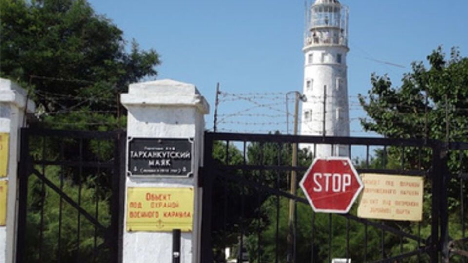 На мысе Тарханкут российский десант пытается захватить военную часть