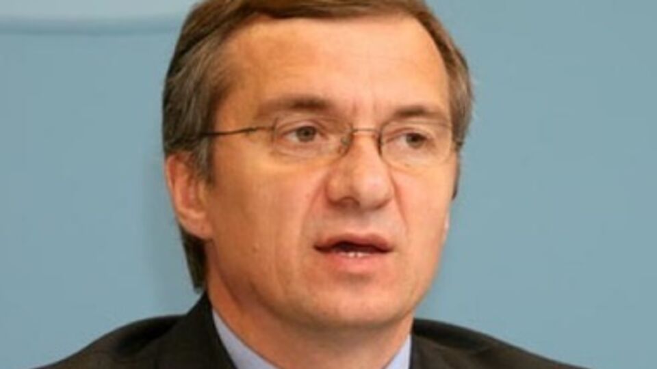 Шлапак приступил к жесткой экономии