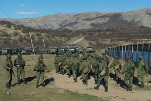 Российские военные осаждают украинские части