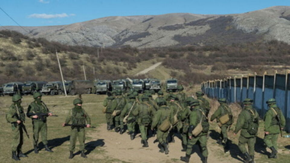 Российские военные осаждают украинские части