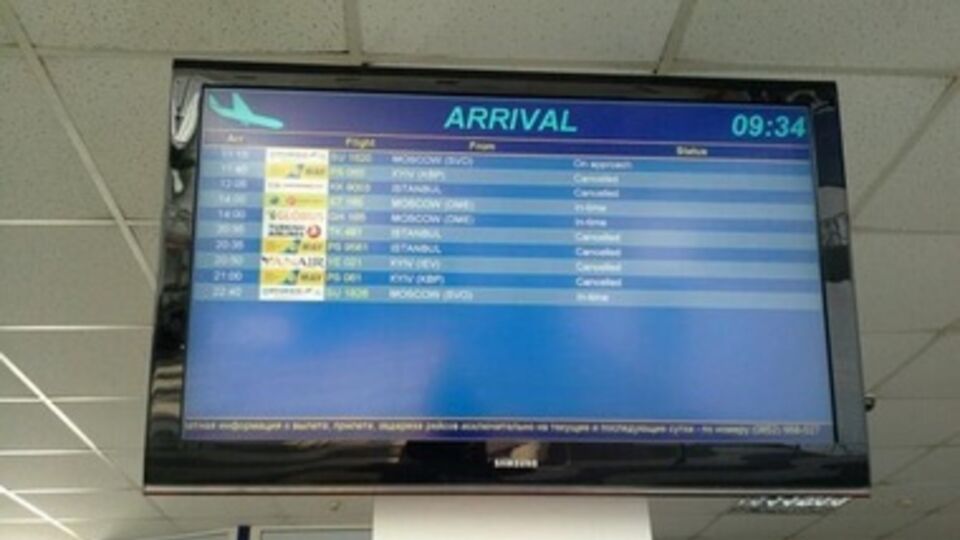 Отменены авиарейсы в Симферополь из Киева и Стамбула