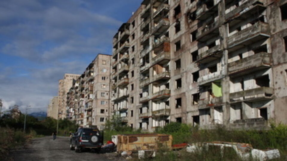 Один из домов в кварталах "Нового района" в Сухуме