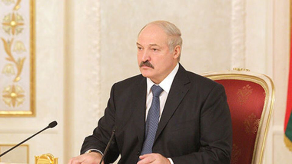 Лукашенко отрицает, что Беларусь занимала "какую-то неприличную позицию в отношении Украины"