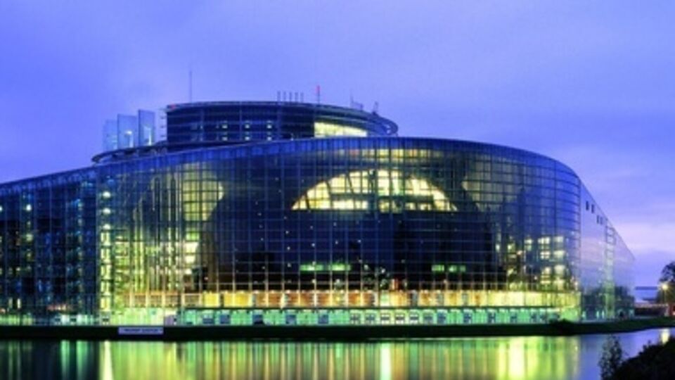 Европарламент сегодня проголосует резолюцию по Украине