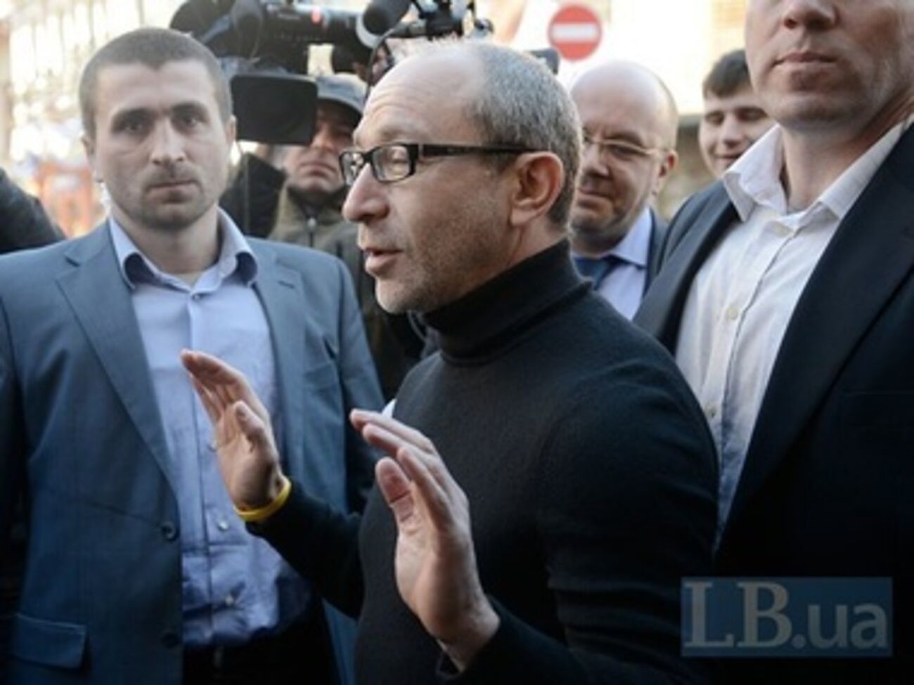 На допрос в Генпрокуратуру Кернеса провожал Добкин