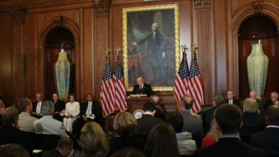 Сенат США одобрил проект финпомощи Украине