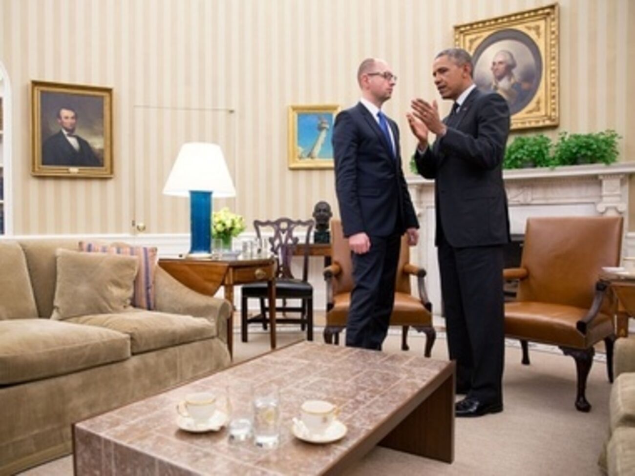 Украина попросила военную помощь США в тот же день, когда Арсений Яценюк встречался с Обамой