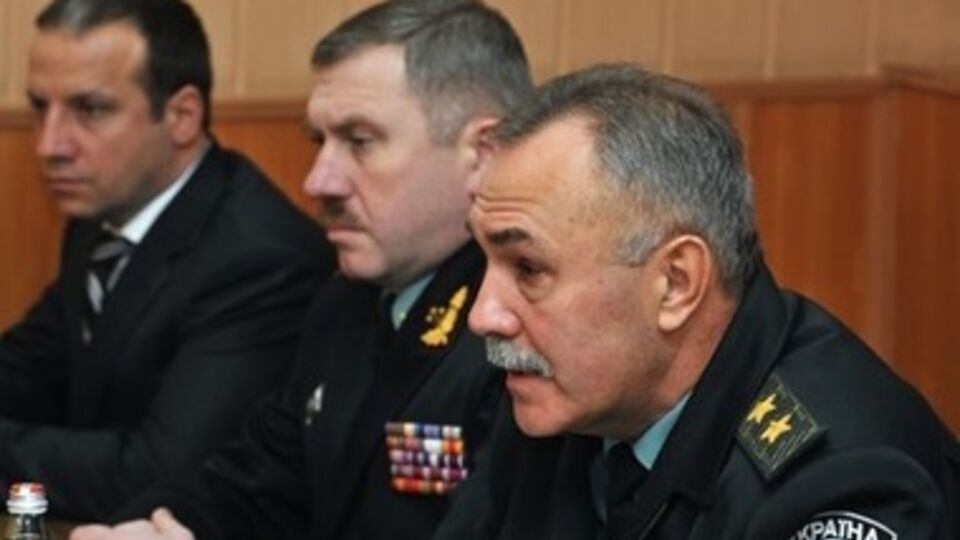 Сергей Яровой (крайний справа)