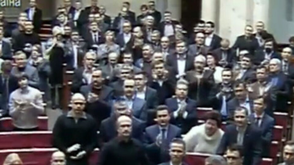 Верховная Рада стоя аплодировала антивоенному митингу в Москве