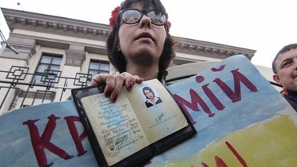 Протест крымчан у посольства РФ в Киеве