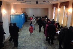 С утра на участках в Симферополе и Севастополе наблюдается активность желающих принять участие в референдуме, не признанном мировой общественностью