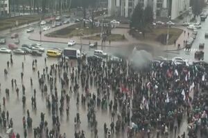В Донецк свозят людей на пророссийский митинг