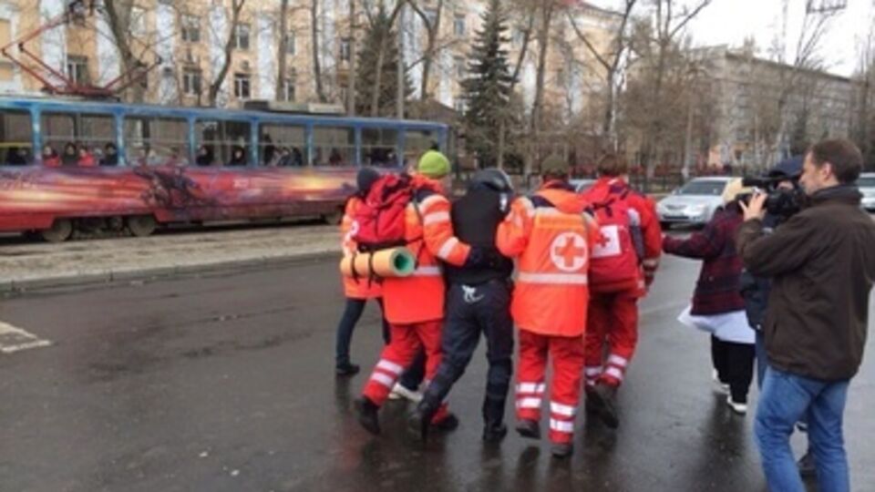 Одному из милиционеров была оказана медицинская помощь