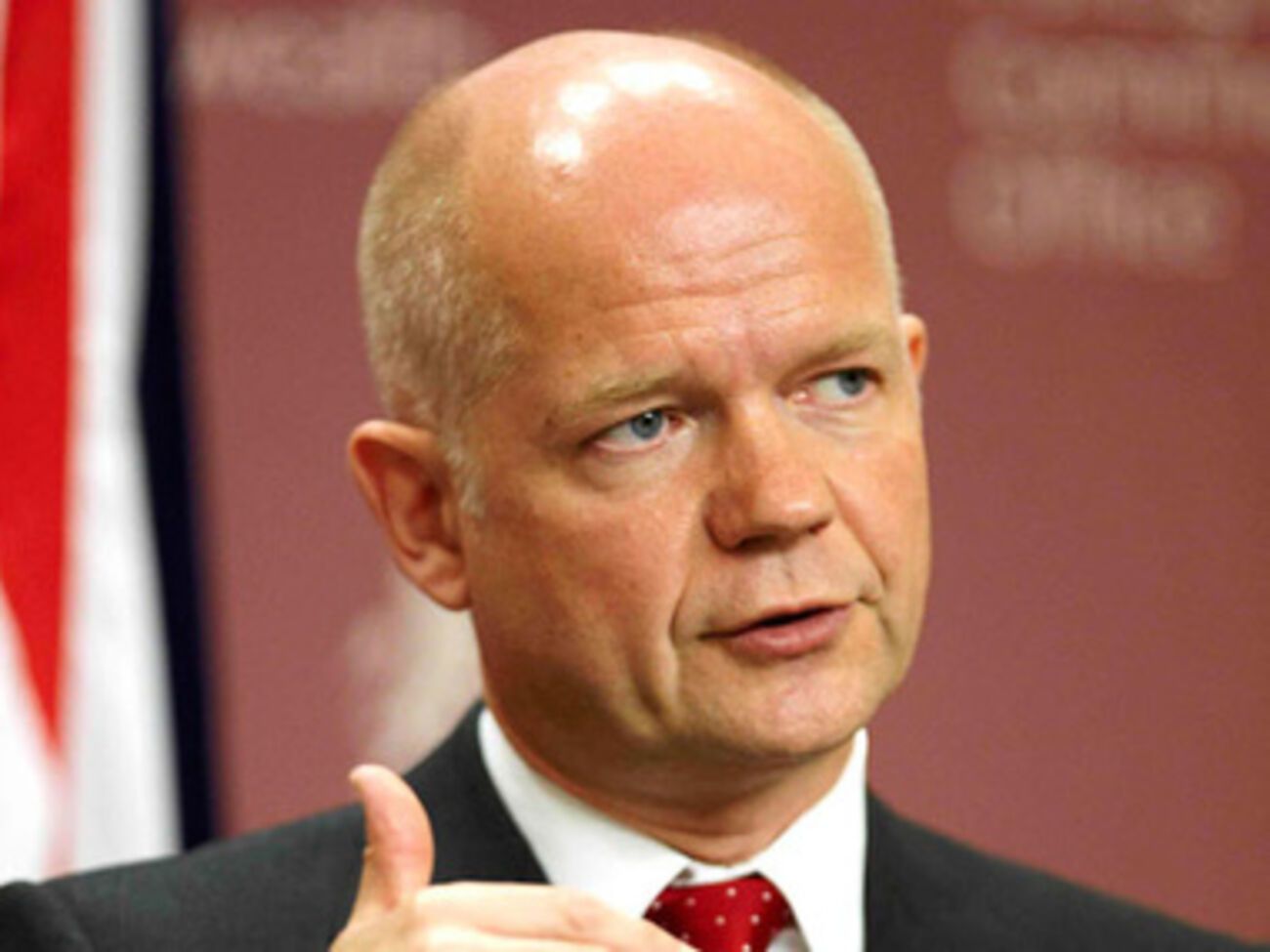 Уильям Хейг в Брюсселе заявил, что завтра главы МИД ЕС пересмотрят санкции против России