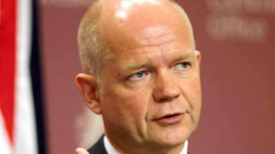 Уильям Хейг в Брюсселе заявил, что завтра главы МИД ЕС пересмотрят санкции против России