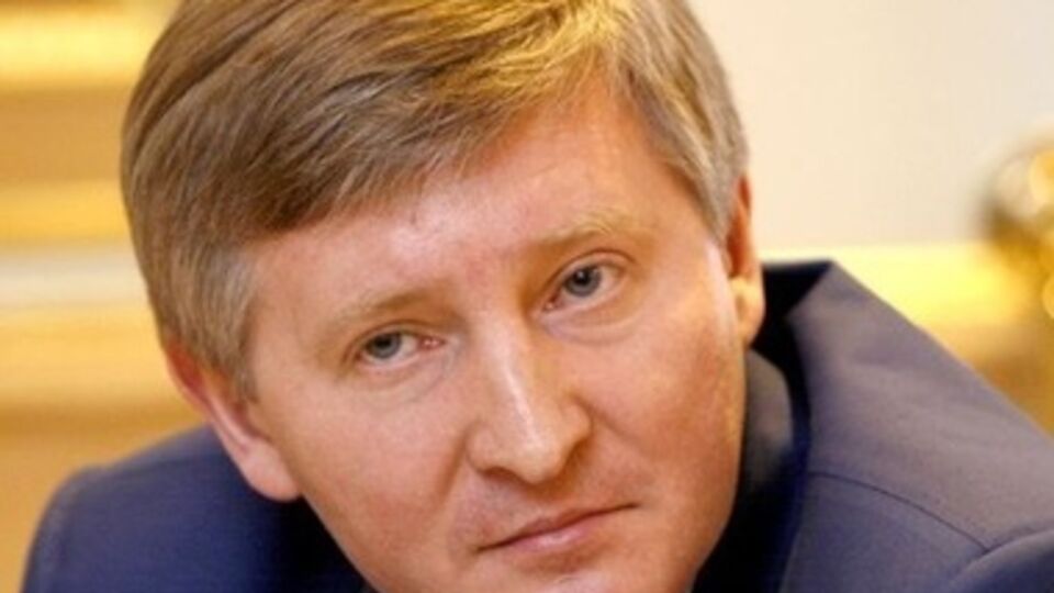 Западные издания назвали Ахметова "щедрым спонсором предвыборной кампании Виктора Януковича".