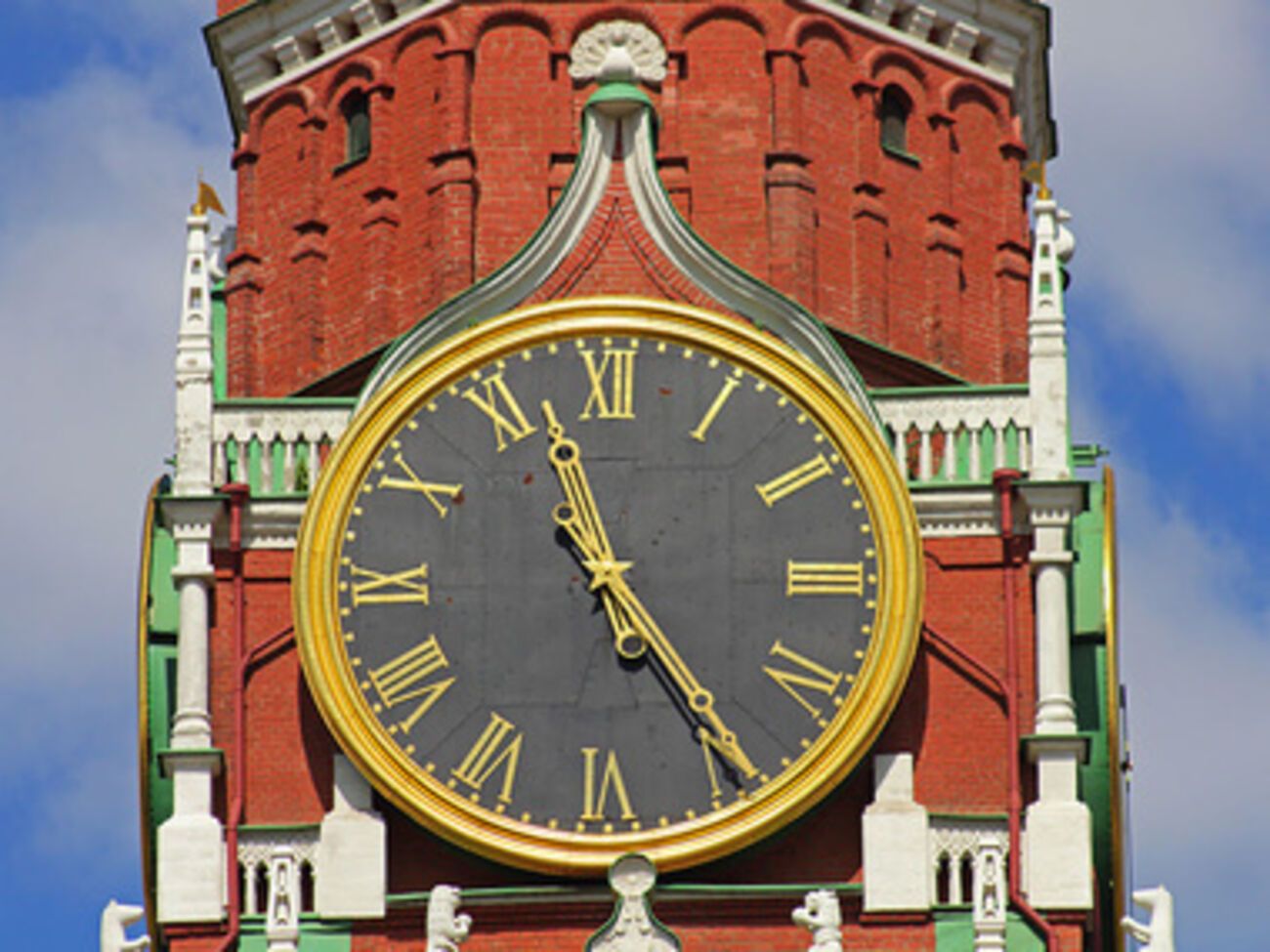 Разница во времени между Симферополем и Москвой сейчас составляет два часа