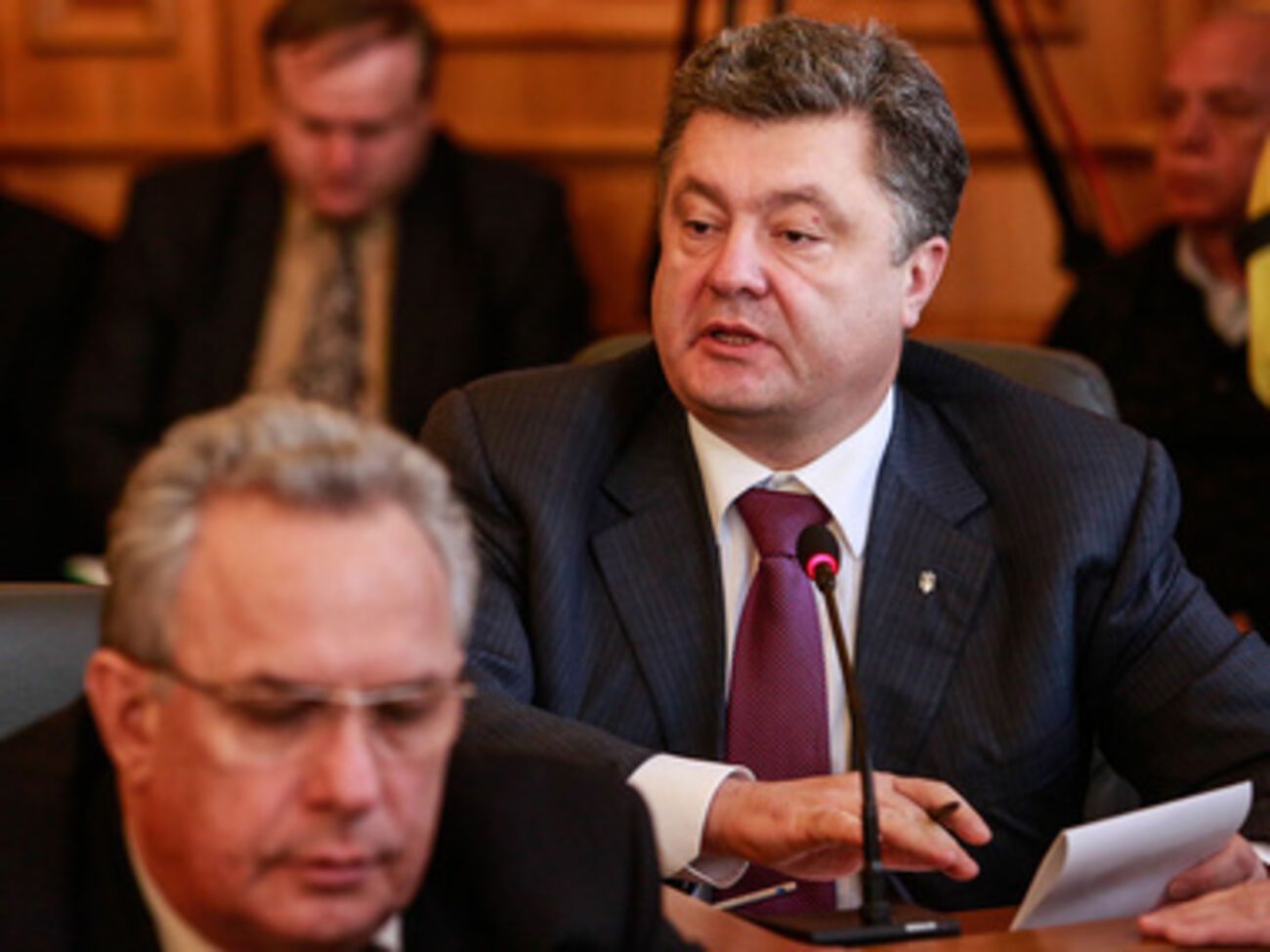 Порошенко зарегистрировал постановление о статусе крымских татар