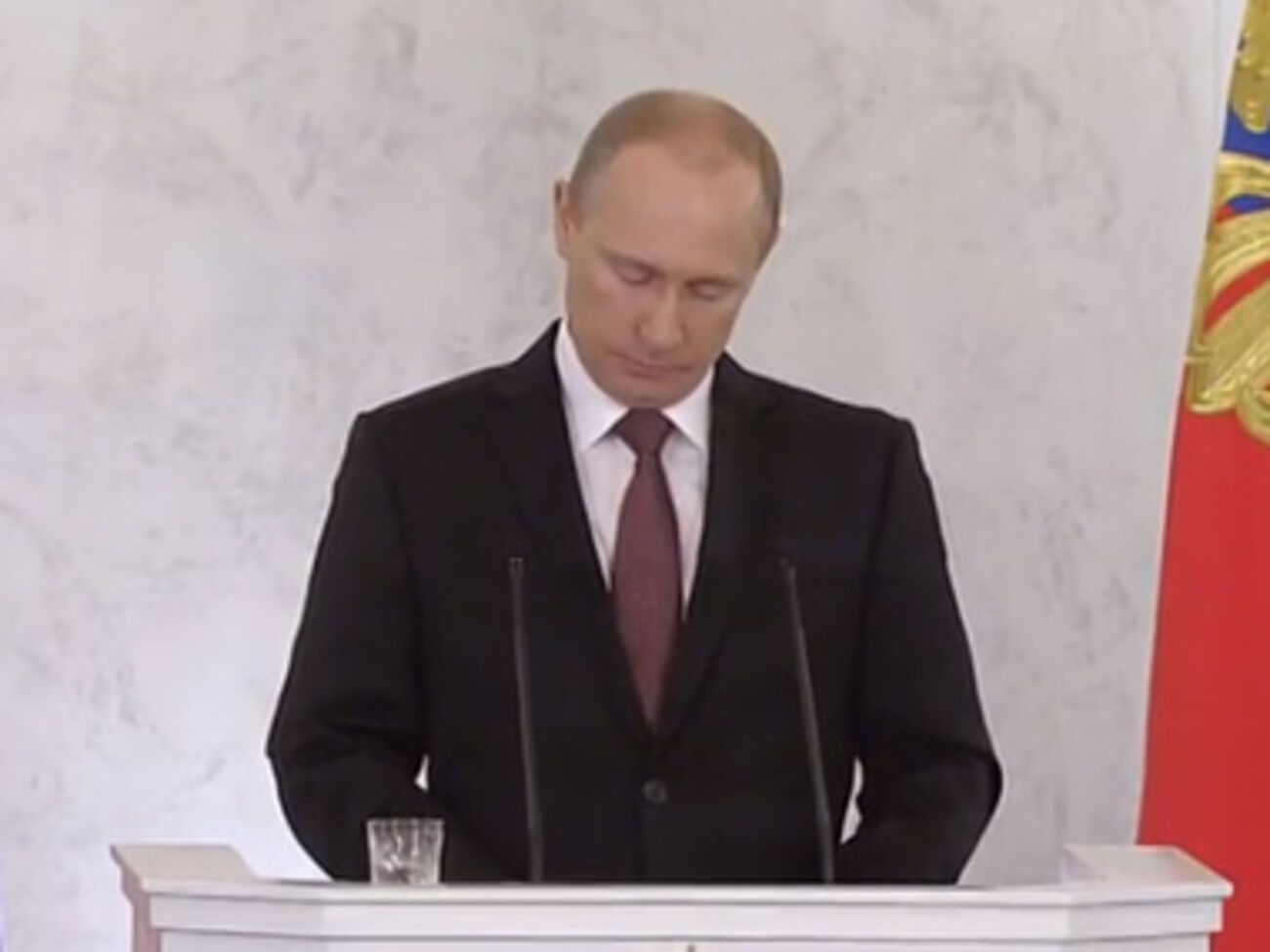 Обращение Владимира Путина сопровождается громкими аплодисментами