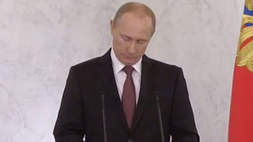 Обращение Владимира Путина сопровождается громкими аплодисментами