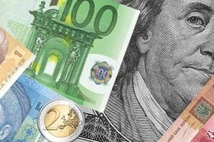 Котировки доллара и евро снизились