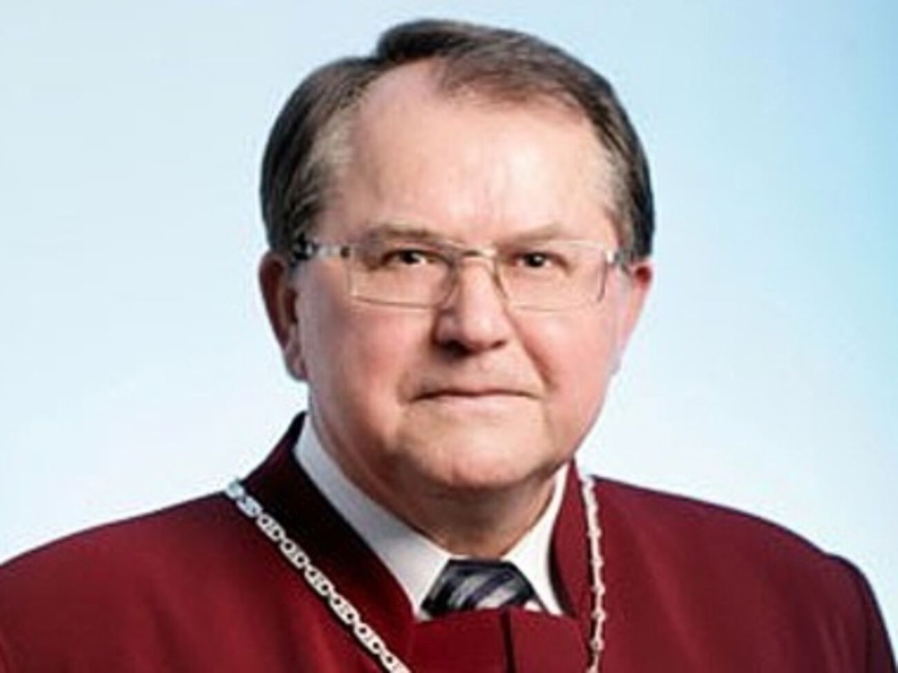 В 2011 году Янукович назначил Баулина заместителем главы КС