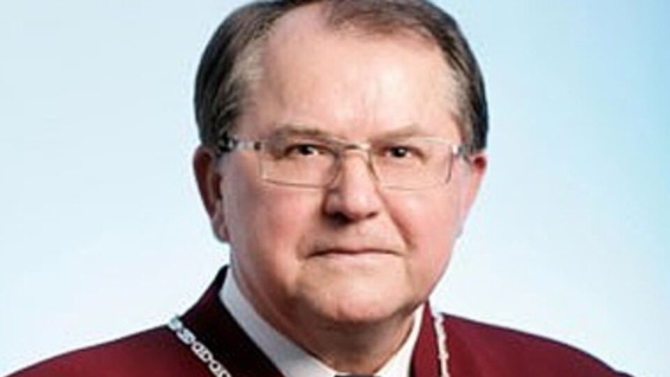 В 2011 году Янукович назначил Баулина заместителем главы КС