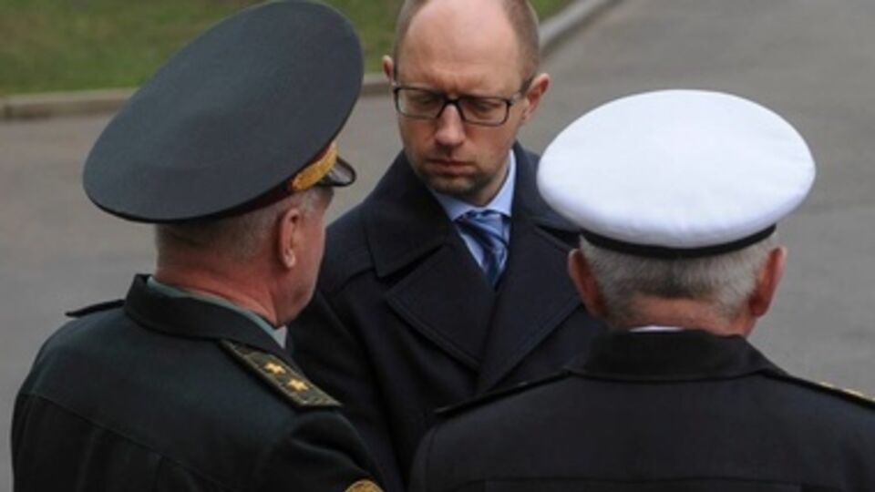 Яценюк на совещании с военными